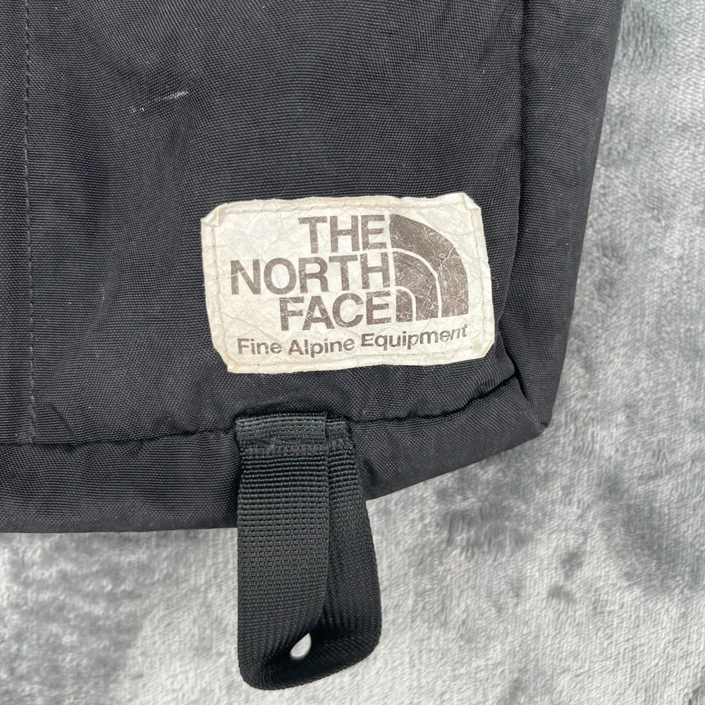 THE NORTH FACE Berkeley Field Shoulder Bag Sling Nylon Crossbody Zip Pouch